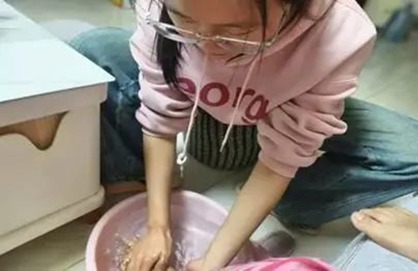 孝老愛親(六)|保定理工學(xué)院|管理學(xué)院|孝老之行踐于微，愛親之情暖人心