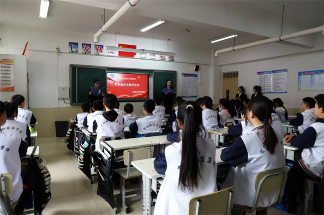 晉察冀革命精神宣講 用英語(yǔ)講好中國(guó)故事——保定理工學(xué)院外國(guó)語(yǔ)學(xué)院晉察冀革命精神宣講團(tuán)走進(jìn)中小學(xué)課堂