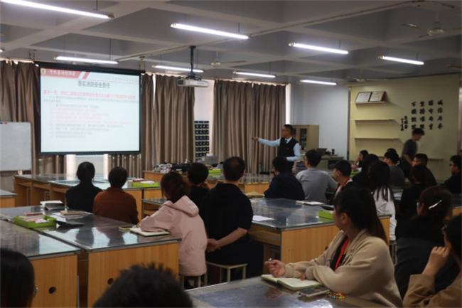 火災無情，預防先行 保定理工學院開展實驗室消防安全專題培訓暨消防應急演練