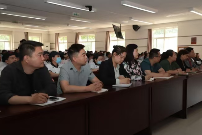 美好“食”光，安全相伴 保定理工學(xué)院開展食品從業(yè)人員安全培訓(xùn)