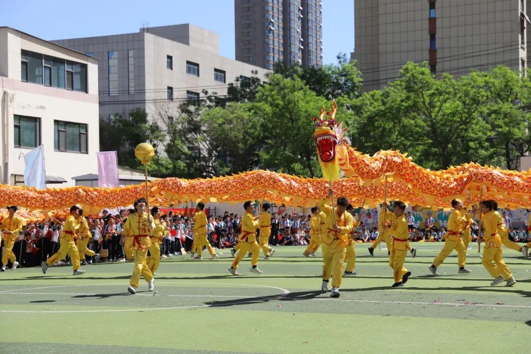 龍舞翩躚潤童心,美育芳華育幼苗