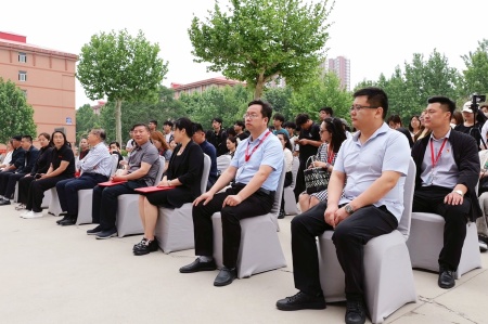 保定理工學(xué)院藝術(shù)學(xué)院2025屆畢業(yè)設(shè)計(jì)作品展盛大開幕，校企共賞藝術(shù)盛宴