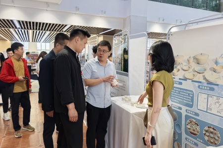 保定理工學(xué)院藝術(shù)學(xué)院2025屆畢業(yè)設(shè)計(jì)作品展盛大開幕，校企共賞藝術(shù)盛宴