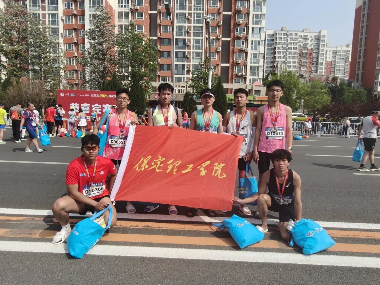 喜報(bào)|我校學(xué)子在君樂(lè)寶2025馬拉松比賽中斬獲佳績(jī)