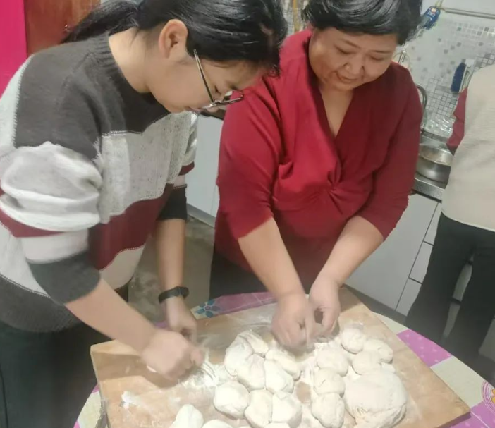 孝老愛(ài)親傳佳話,弘揚(yáng)美德樹(shù)新風(fēng)——感恩教育