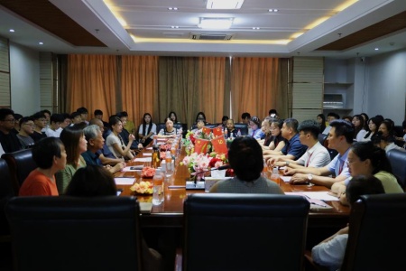 “家校藝站，共赴新程”藝術(shù)學(xué)院2025屆畢業(yè)典禮暨家長接待日?qǐng)A滿舉行