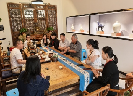 校企攜手育英才 基地揭牌促實踐 保定理工學(xué)院藝術(shù)學(xué)院與大宋定瓷共建實習(xí)基地